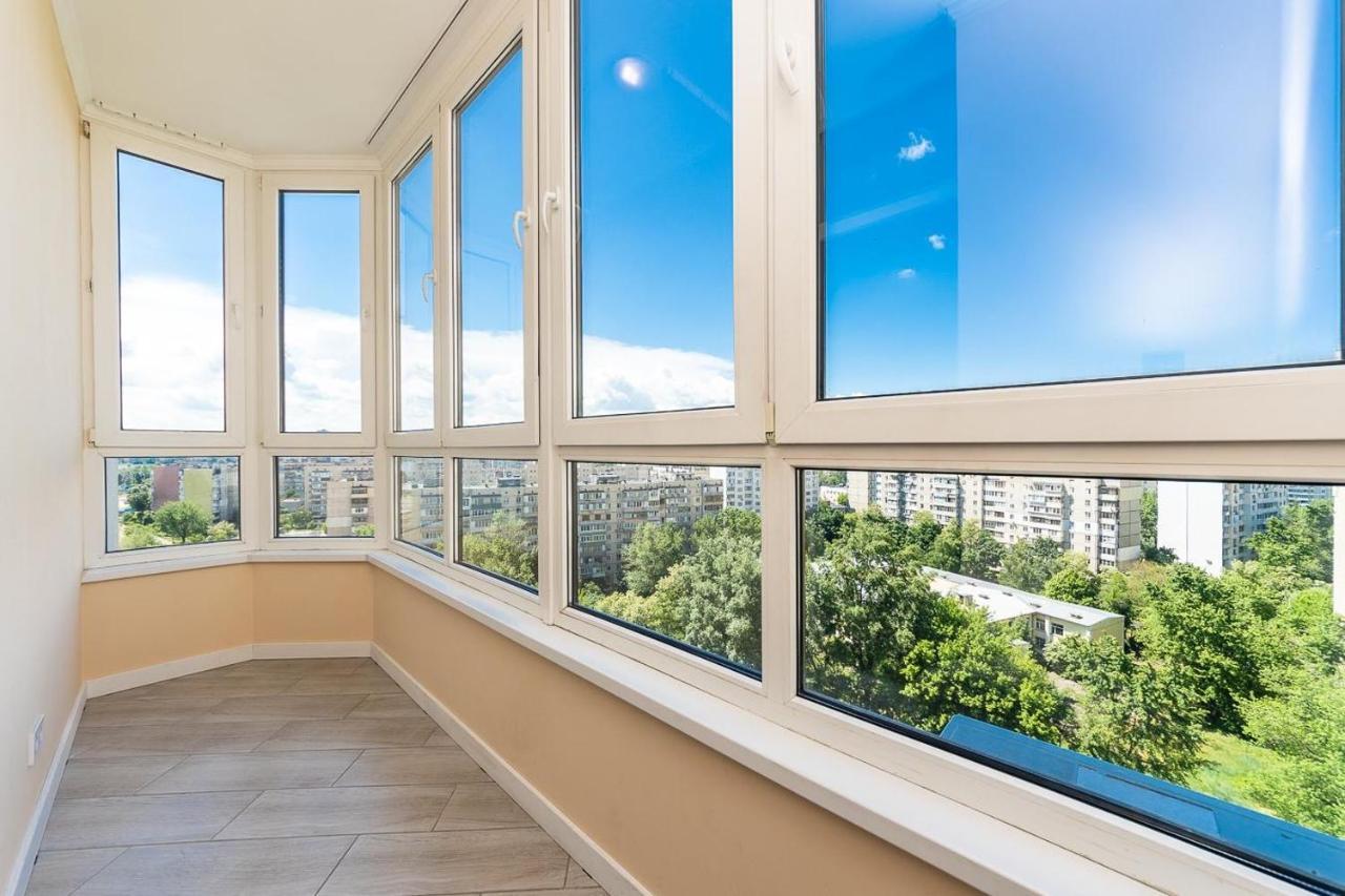 Апартаменти Метро Вирлиця Kiev Exterior foto
